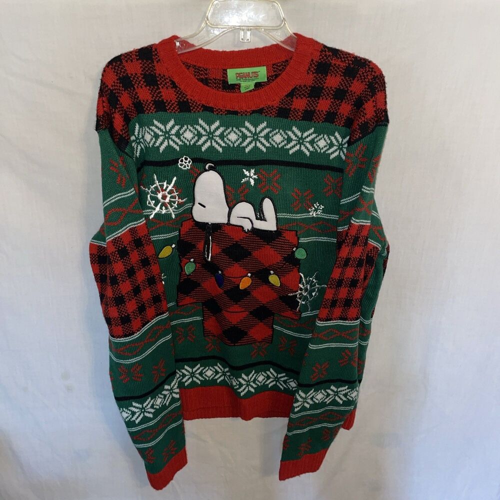 Peanuts Men’s Holiday Sweater Size XL Green Red Outdoors Going Out Party